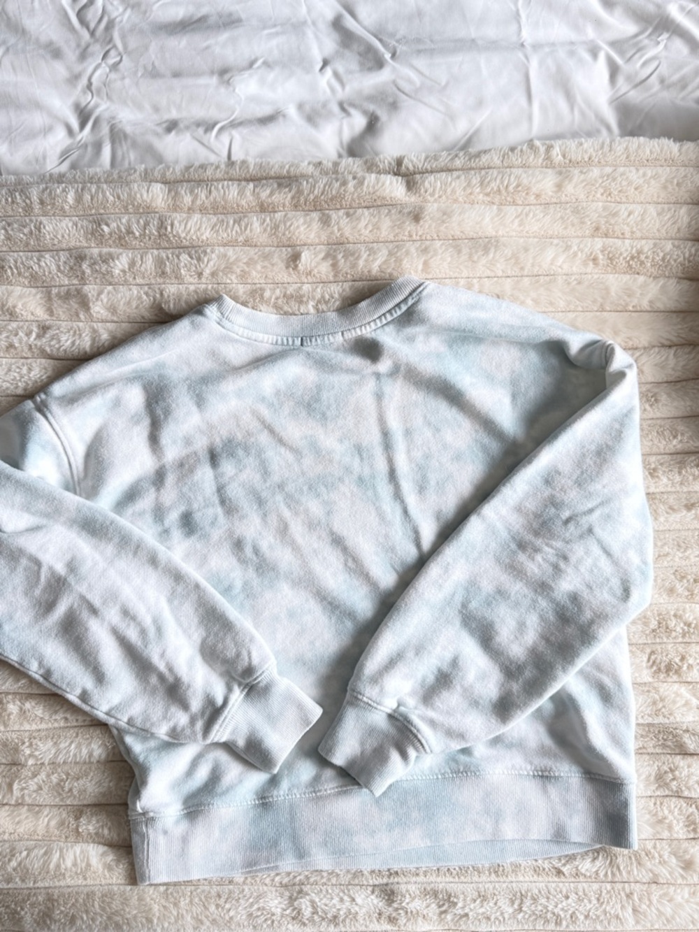 Light Blue Tie-Dyed Crewneck Sweatshirt - woman’s Casual Pullover